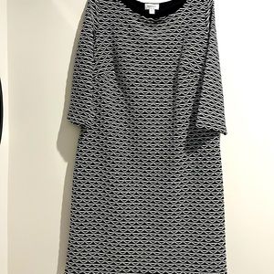 Avenue black white dress. Size 14/16.
